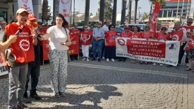 Ege Kritik/Sait TEMUREmekliler Konak meydanından bir kez daha haykırdı: “Savaşa,