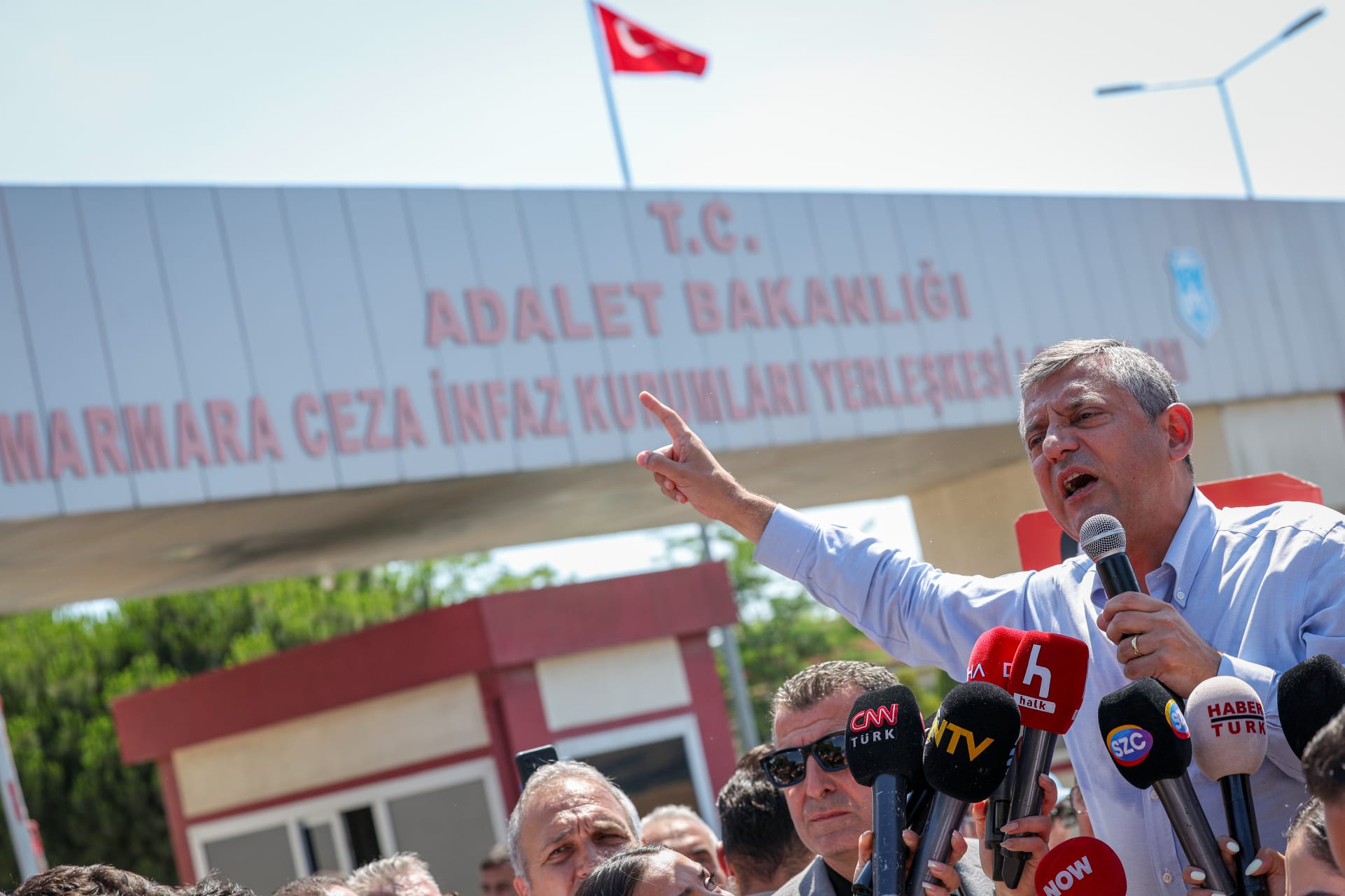 Ege Kritik/Sait TEMURCumhuriyet Halk Partisi lideri Özgür Özel, Cumhurbaşkanı adayı