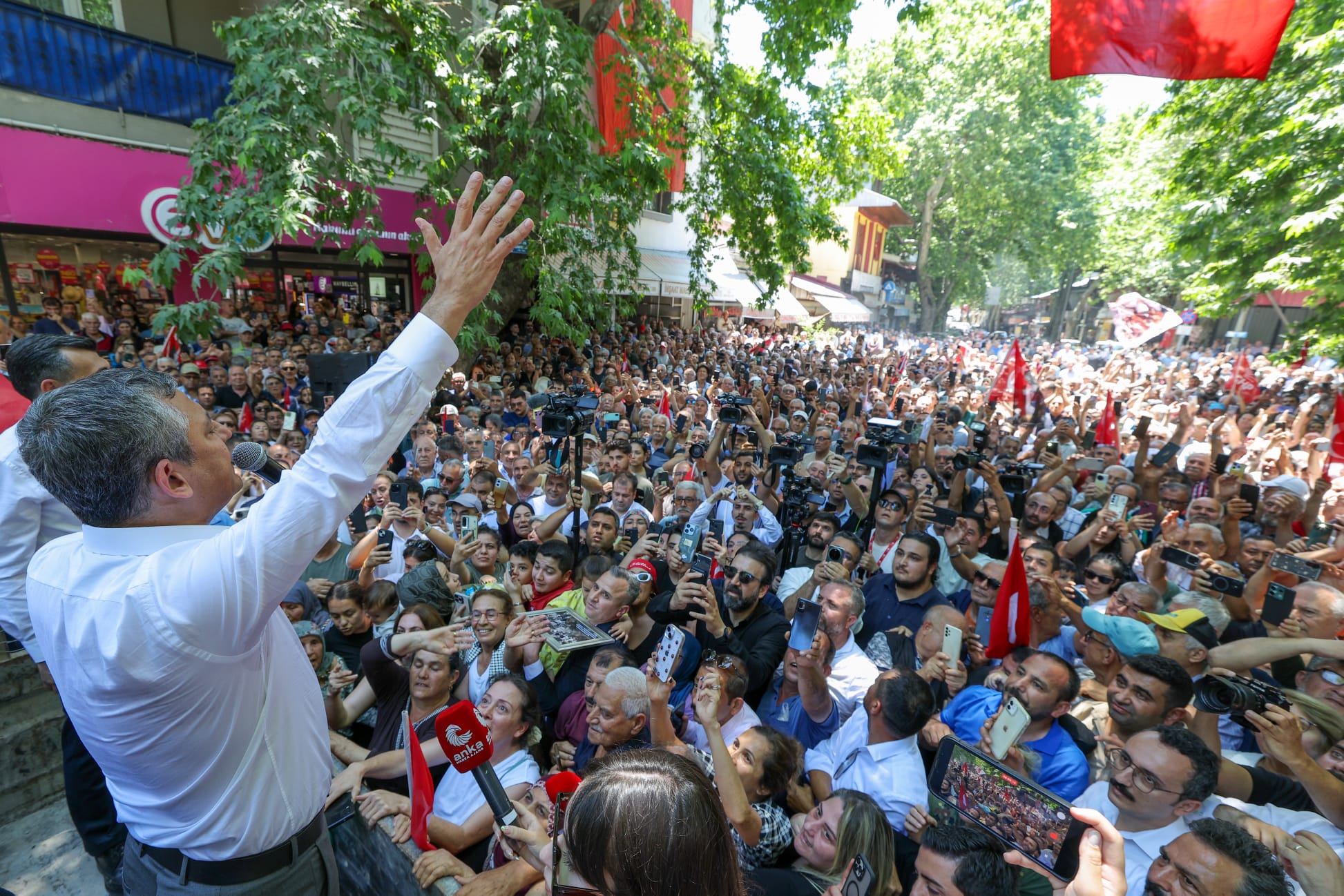 Ege Kritik/Sait TEMURCumhuriyet Halk Partisi lideri Özgür Özel, Adana’nın Pozantı
