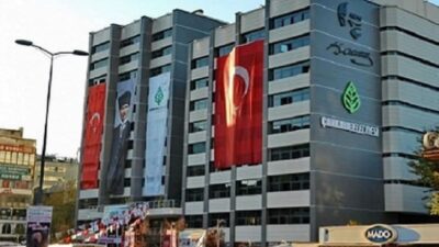 Ege Kritik/Sait TEMURİktidar, CHP’li belediyeleri kuşatmaya devam ediyor. Şafak perasyonlarına