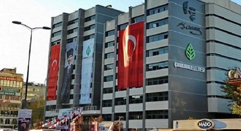Ege Kritik/Sait TEMURİktidar, CHP’li belediyeleri kuşatmaya devam ediyor. Şafak perasyonlarına
