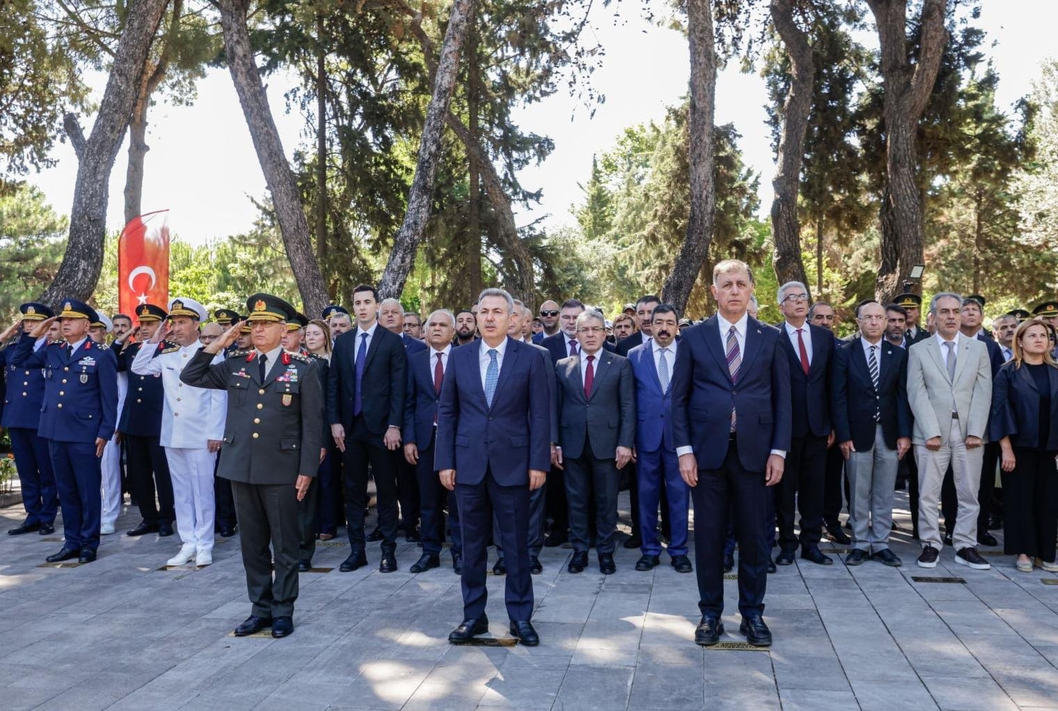 Ege Kritik/Sait TEMURİzmir Büyükşehir Belediye Başkanı Dr. Cemil Tugay, 15