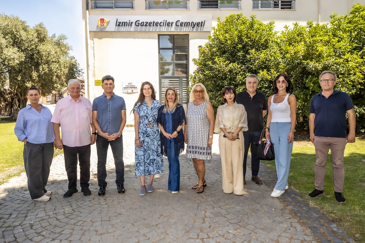 Ege Kritik/Sait TEMURÇeşme Belediye Başkanı Lal Denizli, İzmir Gazeteciler Cemiyeti’ni