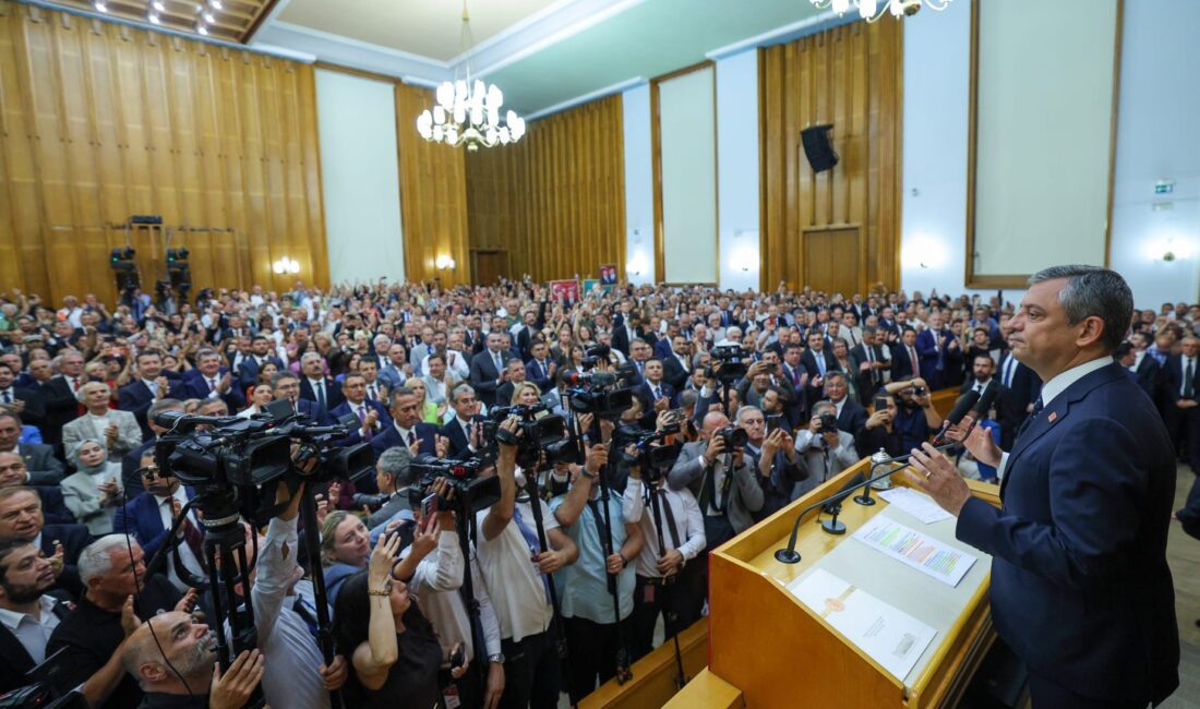 ÖZGÜR ÖZEL CHP'YE VEDA ETTİ