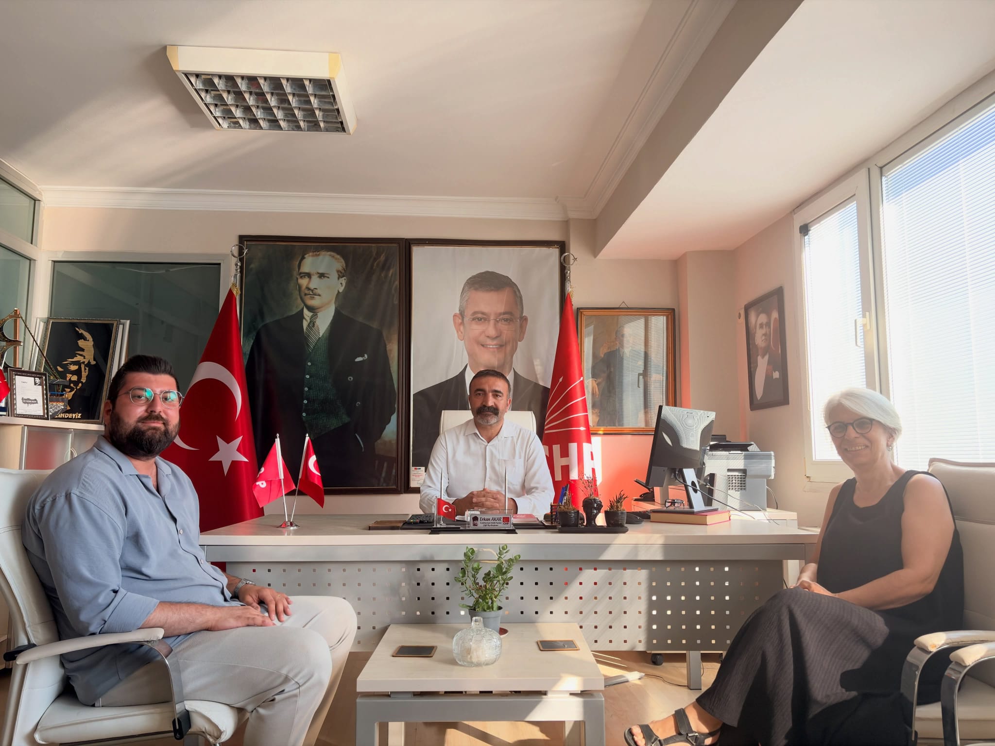 Ege Kritik/Sait TEMURCumhuriyet Halk Partisi’nin “Seçilmiş” Genel Başkanı Özgür Özel’in