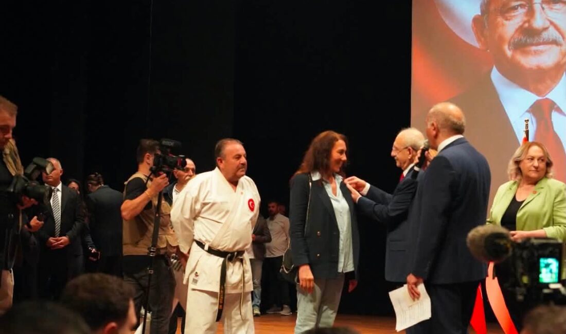 Ege Kritik/Sait TEMURCHP’de Kemal Kılıçdaroğlu’nun katılımıyla düzenlenen üye katılım töreni