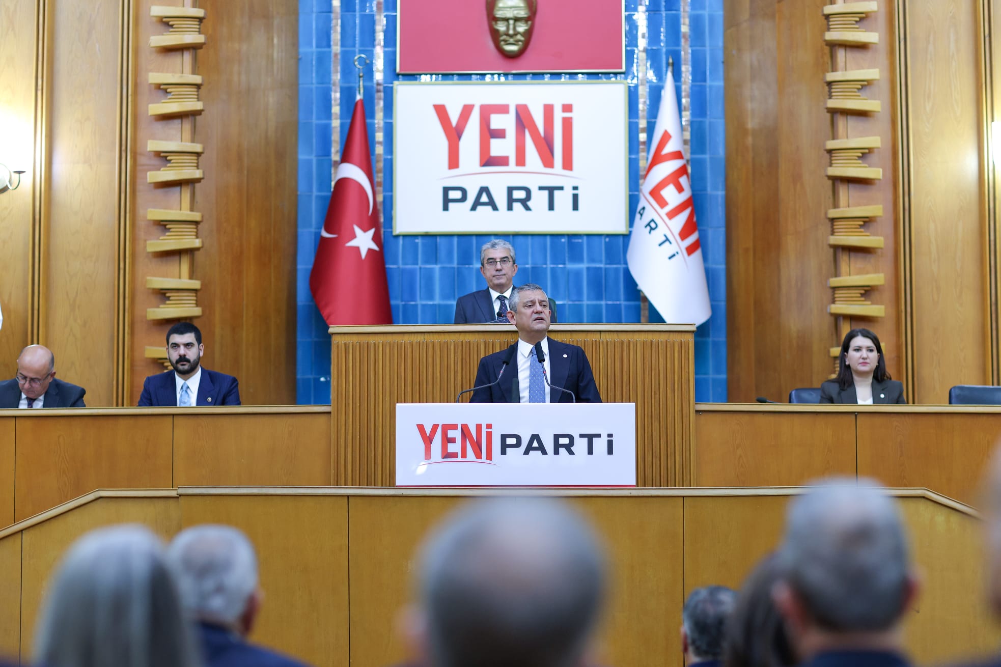 Ege Kritik/Sait TEMURYENİ Parti Grup Salonu’nda yapılan toplantıya, YENİ Parti