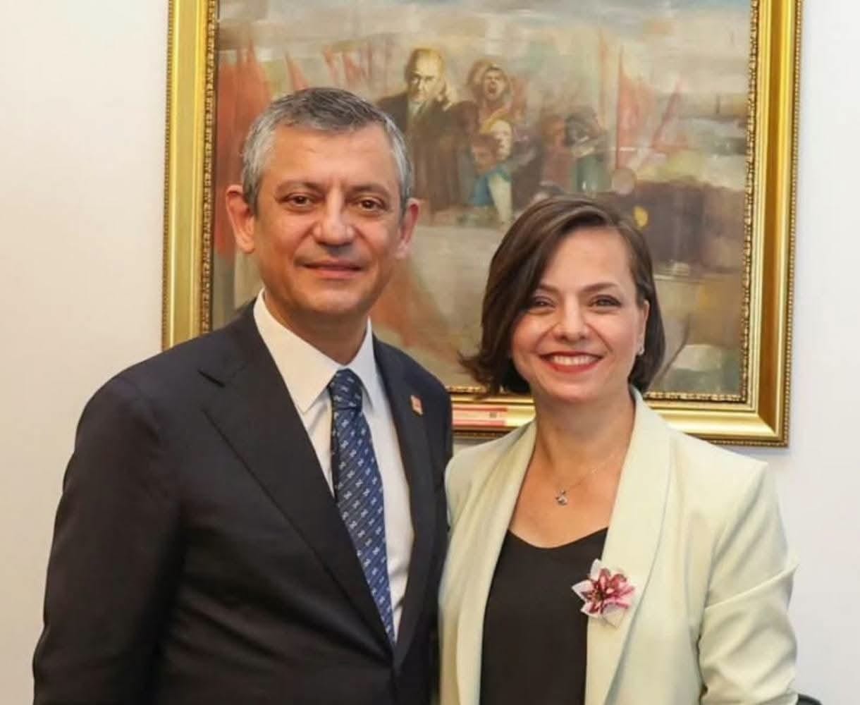Ege Kritik/Sait TEMURİzmir Karabağlar Belediye Başkanı Helil Kınay CHP’den istifa