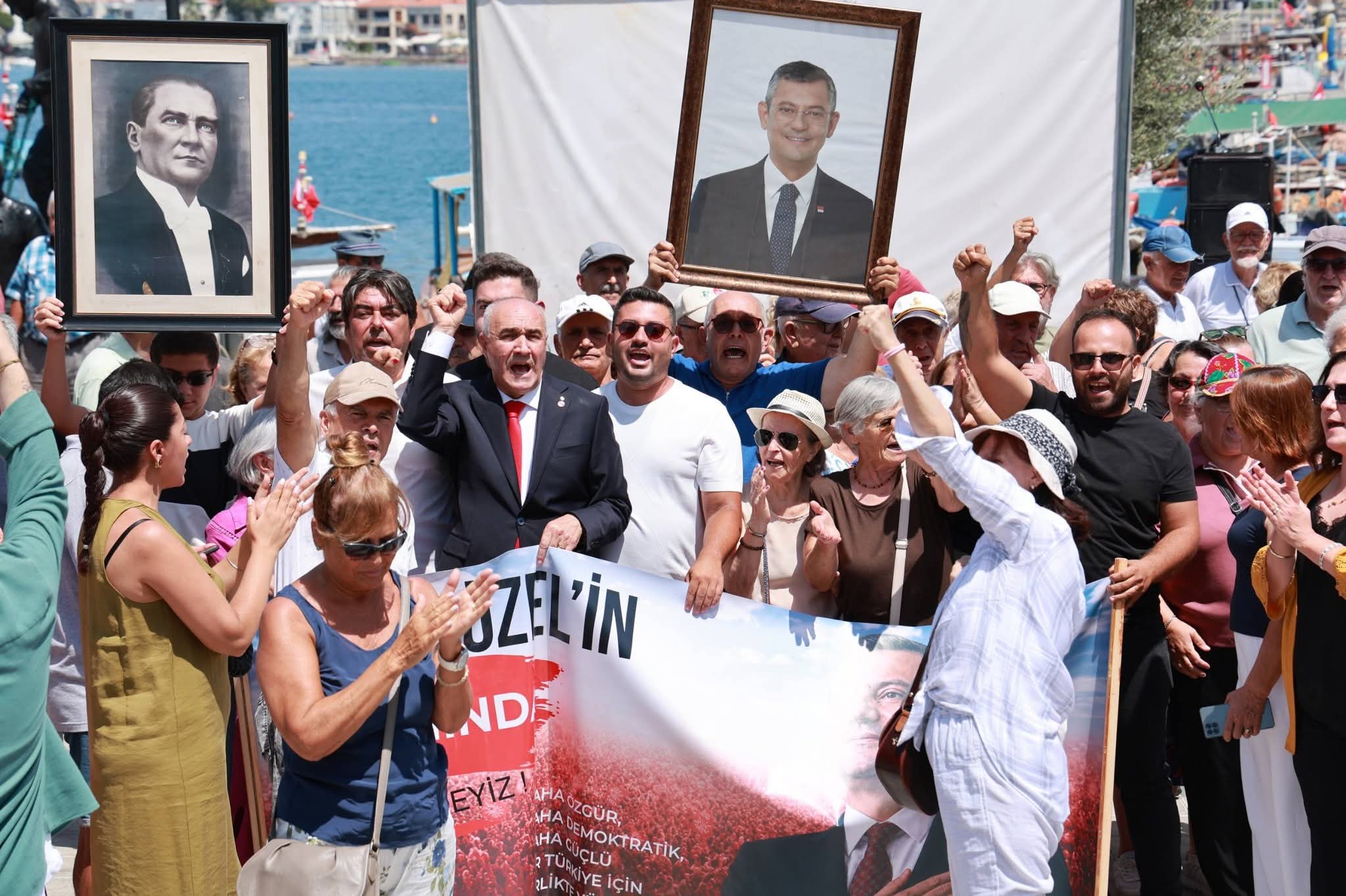 Ege Kritik/Sait TEMURCumhuriyet Halk Partisi Foça İlçe Başkanı Kenan Düzgün