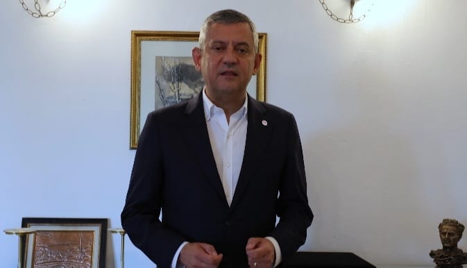 Ege Kritik/Sait TEMURÖzgür Özel’in Genel Başkan olduğu YENİ Parti, bağış