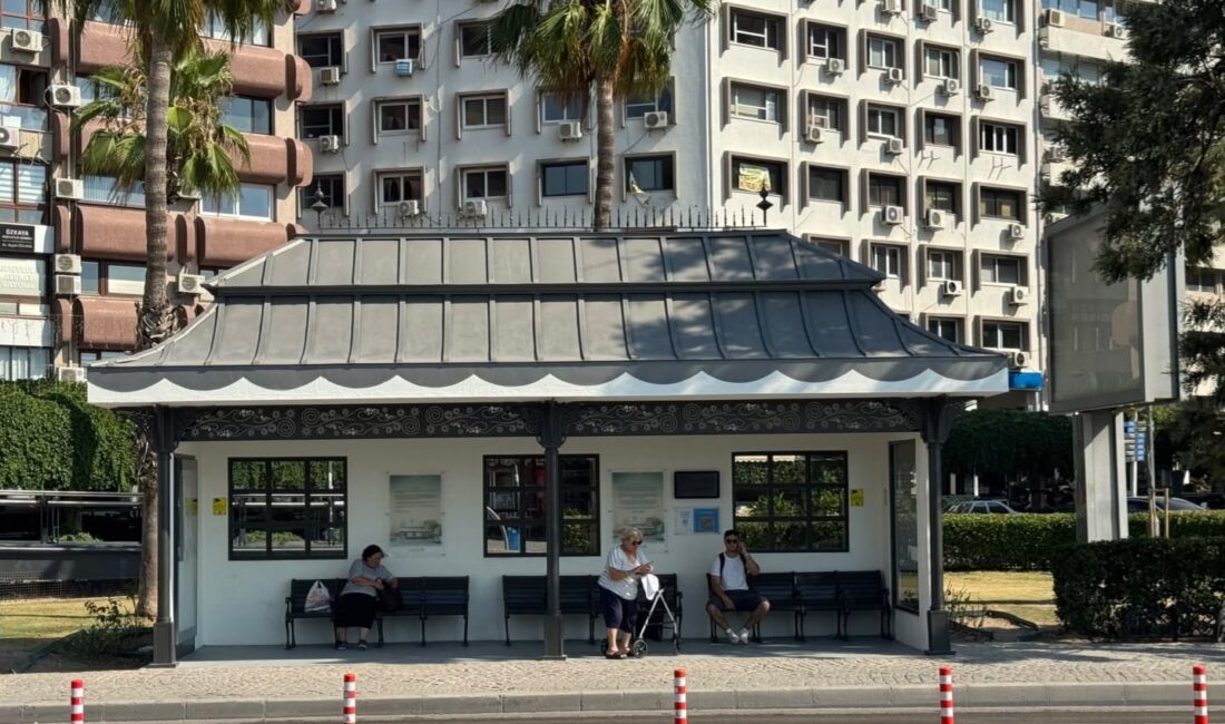 "İzmir'in kimliğini yansıtan Konak Durağı hizmete açıldı"