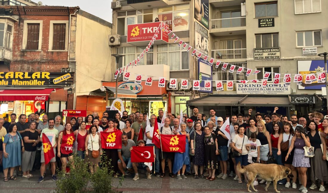 TKP Karşıyaka İlçe Binası’nı geniş katılımla açtı. Açılışta 26 yıllık