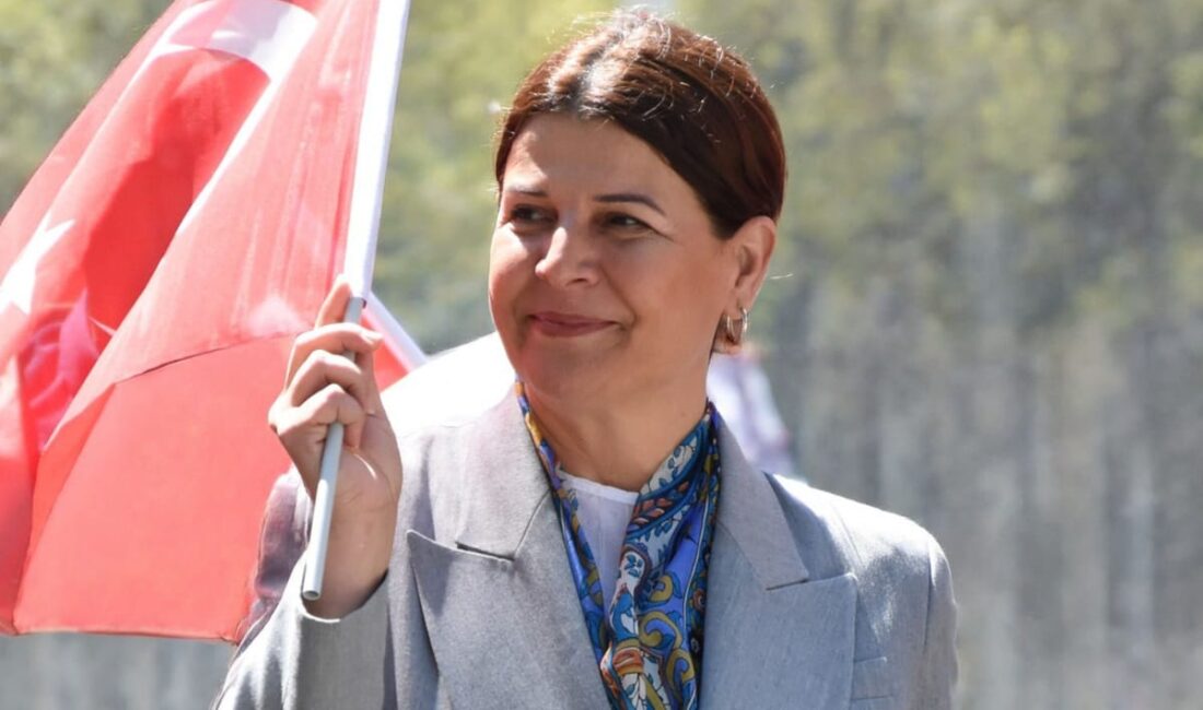 Ege Kritik/Sait TEMURFoça Belediye Başkanı Saniye Bora Fıçı siyasi gündemle
