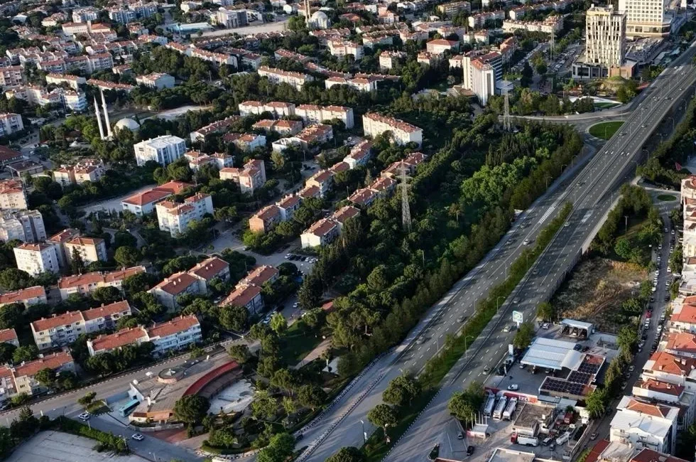 Manisa Büyükşehir Belediyesi, kent ulaşımını rahatlatacak iki önemli kavşak projesini