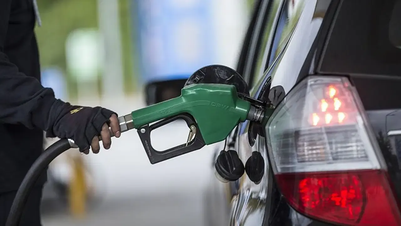 Petrol fiyatlarındaki artışın pompaya yansımasıyla motorine bu gece yarısından itibaren