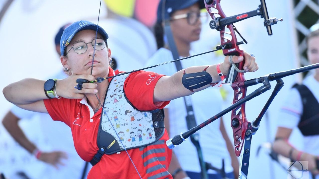 İzmir Büyükşehir Belediyesi Spor Kulübü’nün milli okçusu Dünya Yenihayat ve