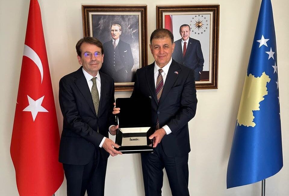 İzmir Büyükşehir Belediye Başkanı Dr. Cemil Tugay, Kosova ziyareti sırasında