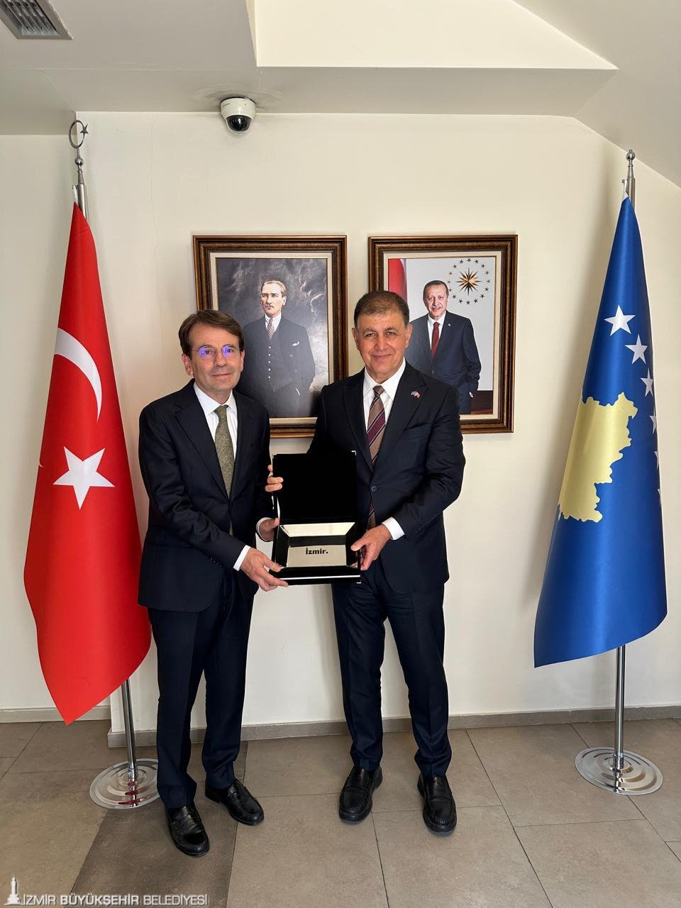 İzmir Büyükşehir Belediye Başkanı Dr. Cemil Tugay, Kosova ziyareti sırasında