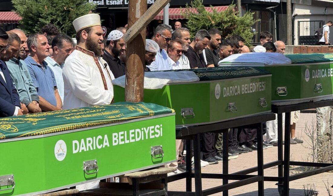 Kocaeli Darıca’da denizde ölü bulunan üç kardeş için Eyüpoğlu Camii’nde