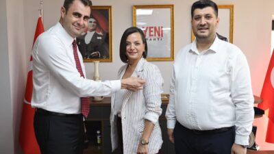 Ege Kritik/Sait TEMURYENİ Parti Karabağlar Kurucu İlçe Başkanı Volkan Gürboğa,