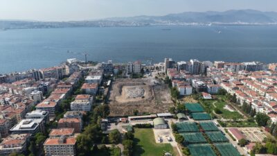 Ege Kritik/Sait TEMURİzmir Büyükşehir Belediyesi, Karşıyaka Zübeyde Hanım Stadı’nın yapım