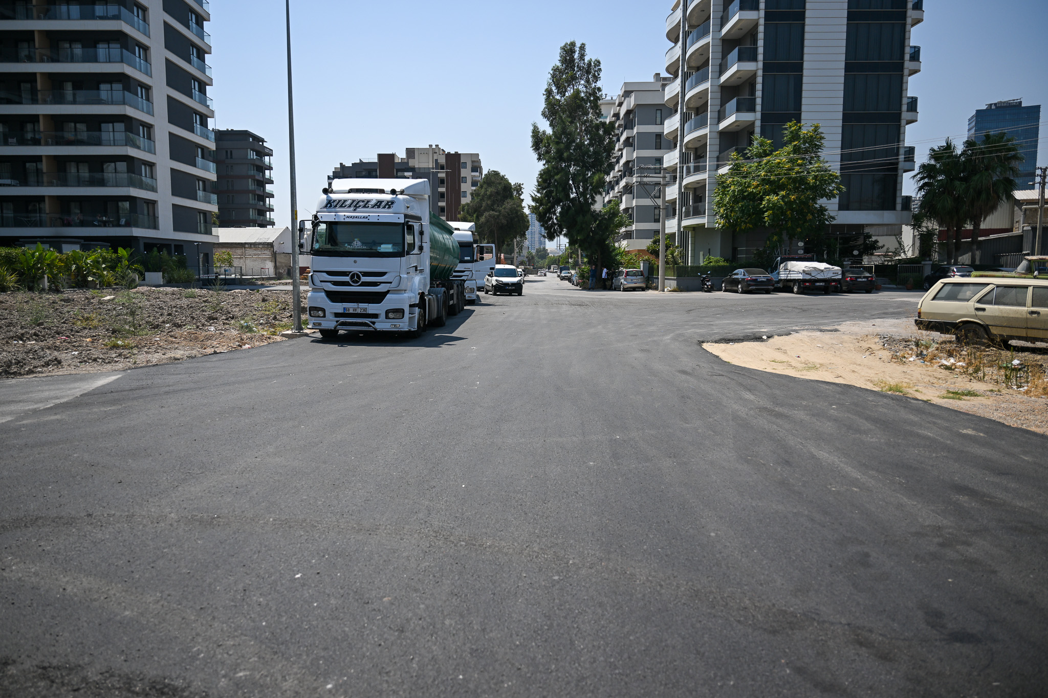 "Kazım Dirik ve Erzene’de yol, kaldırım ve peyzaj çalışmaları aralıksız
