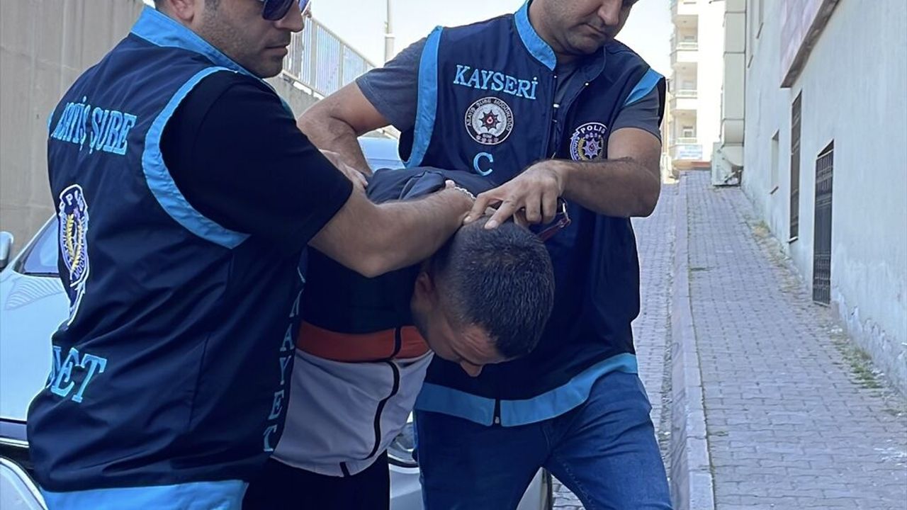 Kayseri'nin Kocasinan ilçesinde çıkan tartışmanın kavgaya dönüşmesi sonucu 59 yaşındaki