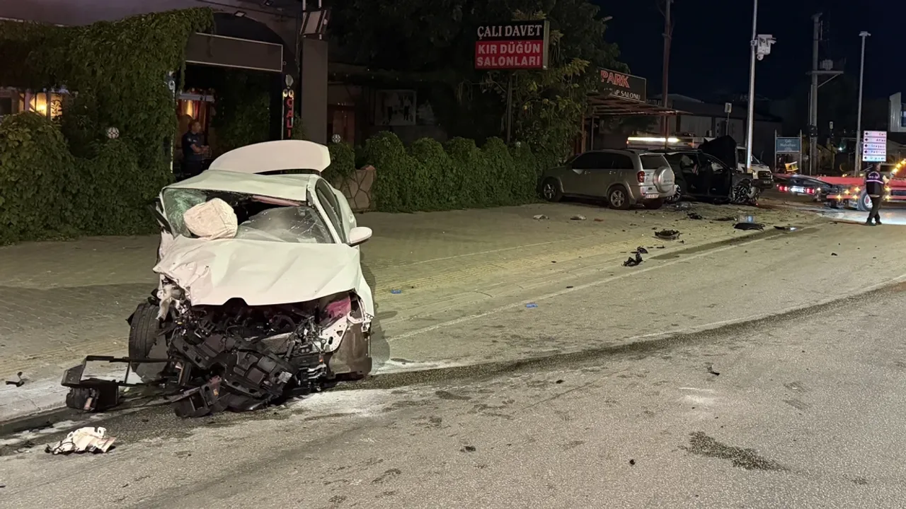 Bursa'nın Nilüfer ilçesi Çalı Mahallesi'nde meydana gelen trafik kazasında iki