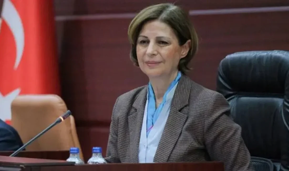 Eskişehir Büyükşehir Belediye Başkanı Ayşe Ünlüce, Cumhuriyet Halk Partisi üyeliğinden