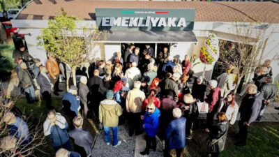 Karşıyaka Belediyesi’nin hizmete açtığı Emekli Yaka, yüzlerce vatandaşı ağırlayarak kentin