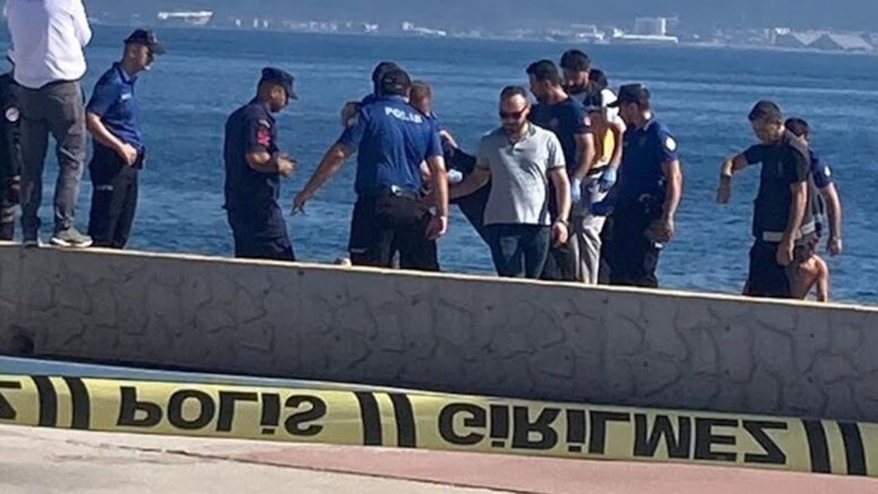 Kocaeli’nin Darıca ilçesinde Şehit Cevher Dudayev Parkı Sahili'nde kıyıya vuran