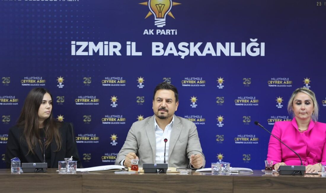 AK Parti İzmir İl Başkanlığı’nda düzenlenen toplantıda Tanıtım ve Medya