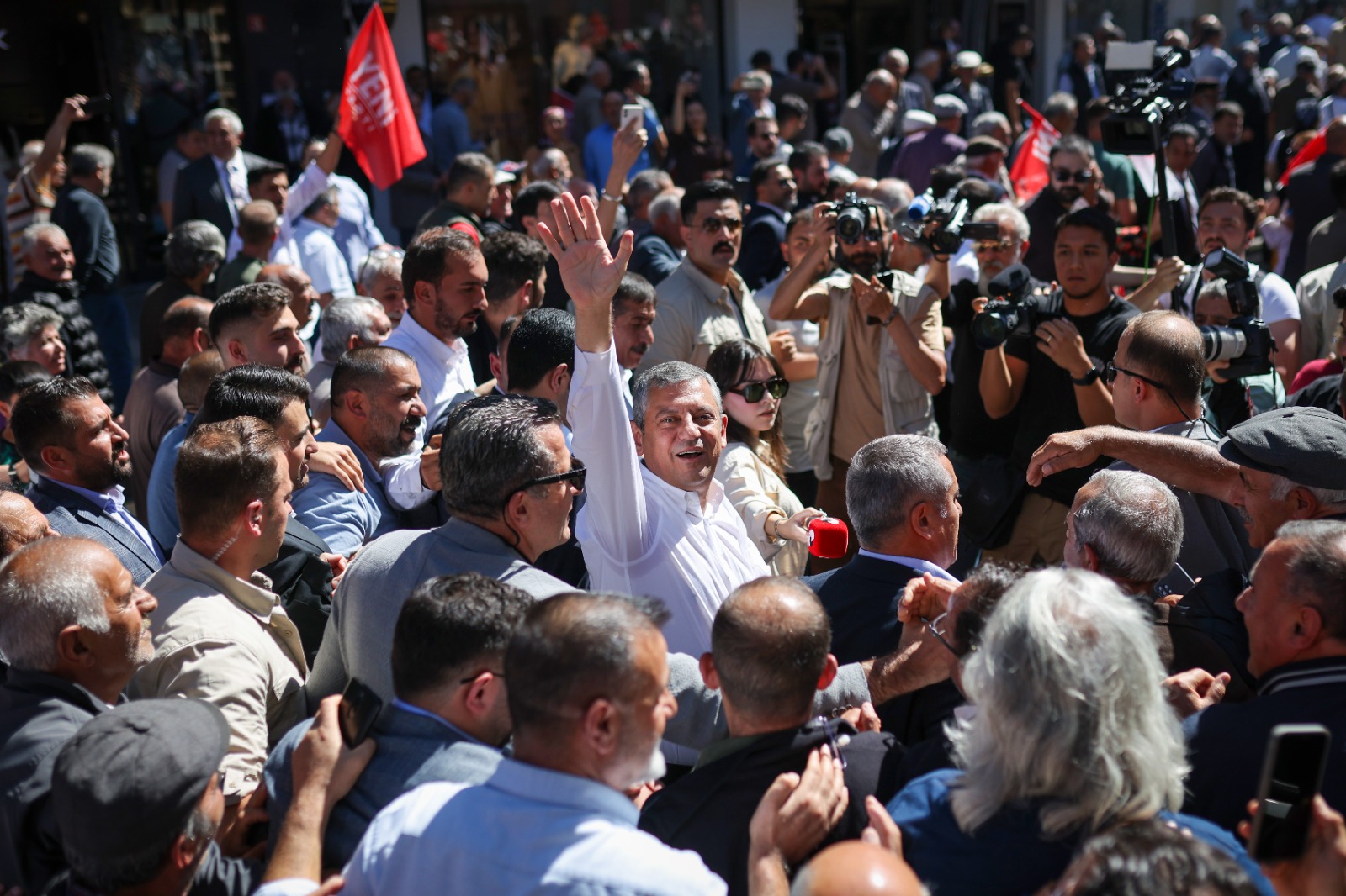 Ege Kritik/Sait TEMUR YENİ Parti Genel Başkanı Özgür Özel, sabah