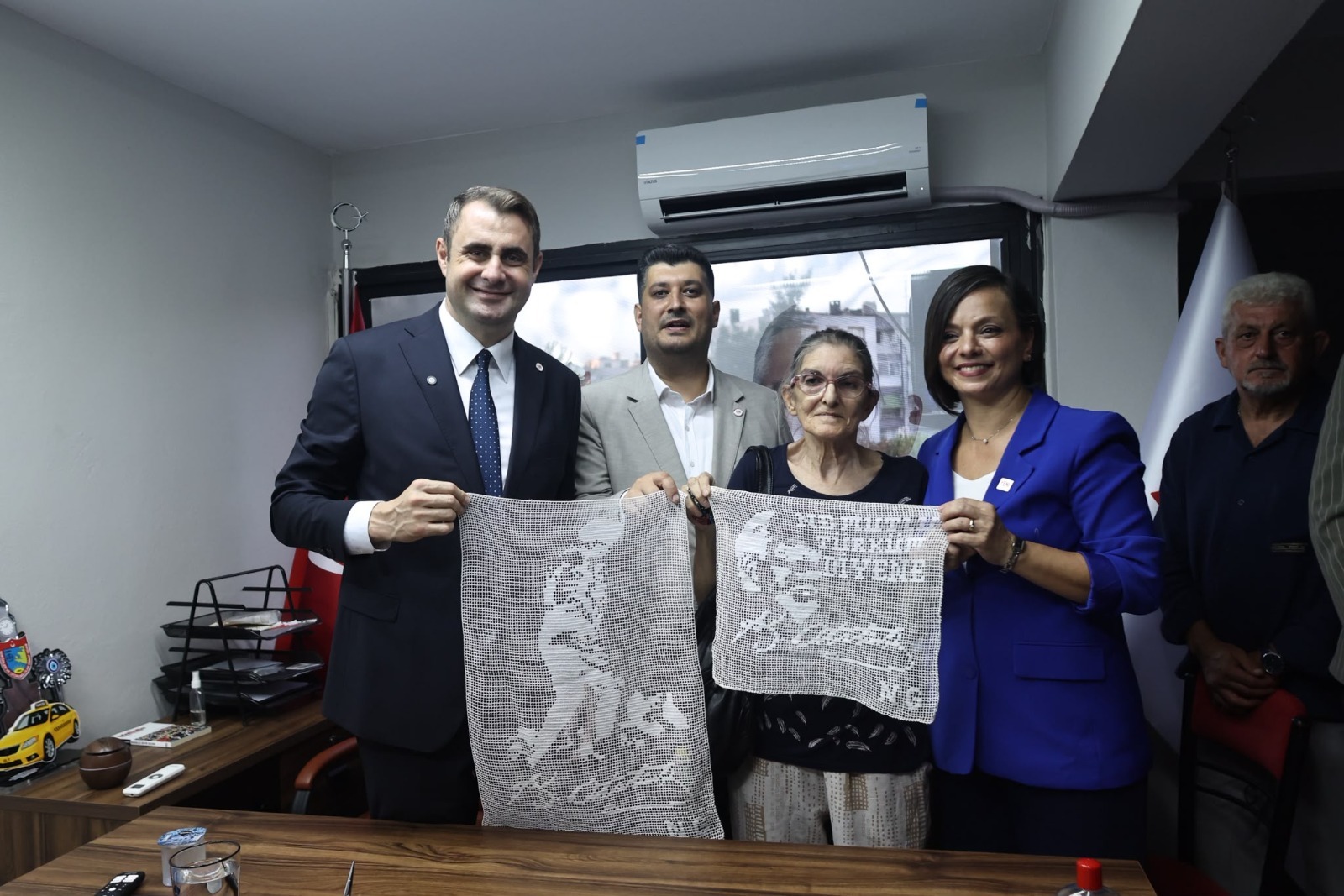 YENİ Parti Karabağlar İlçe Başkanlığı’nın binası, görkemli bir törenle açıldı.