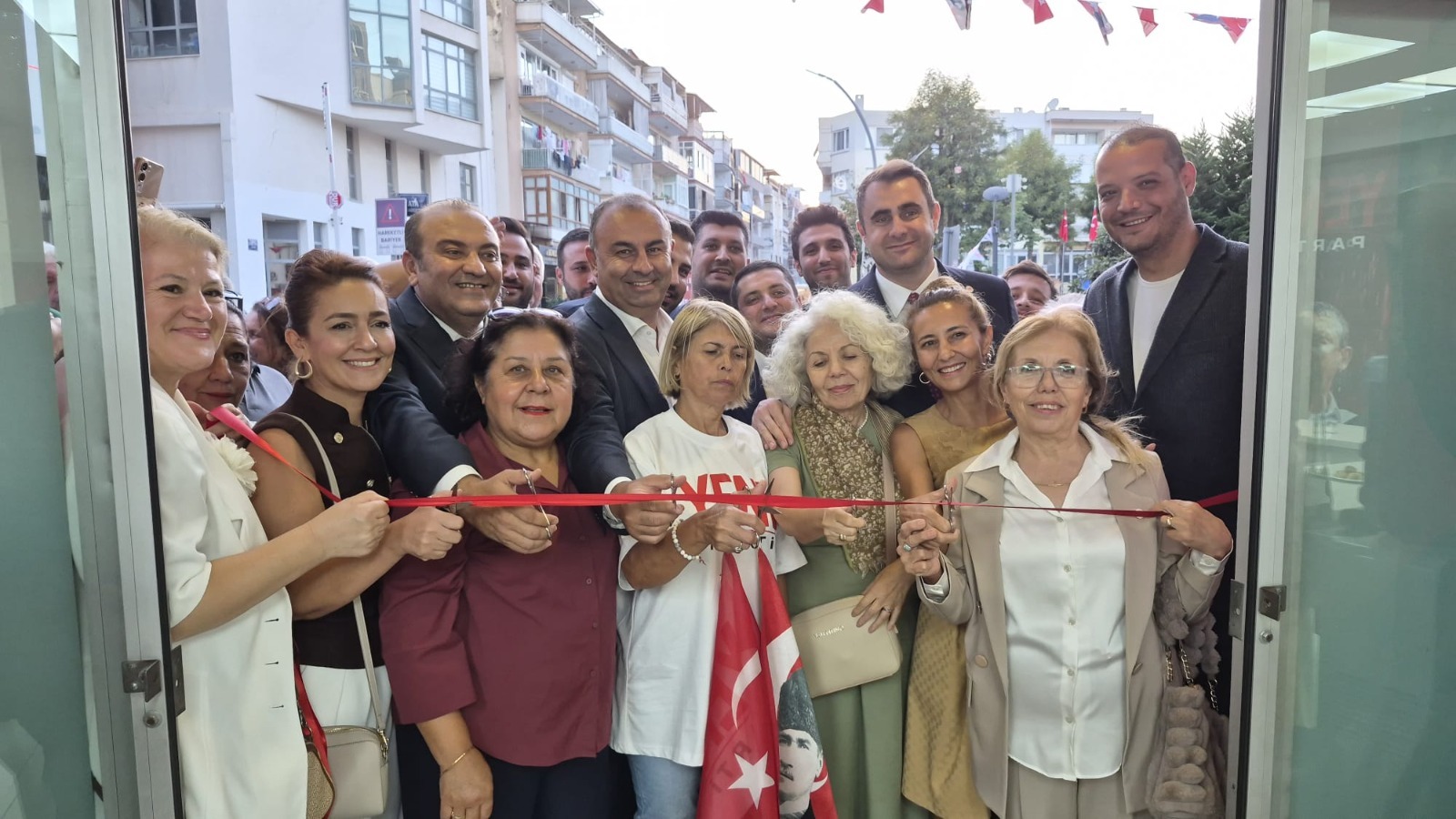 YENİ Parti Balçova İlçe Başkanlığı’nın yeni binası görkemli bir törenle